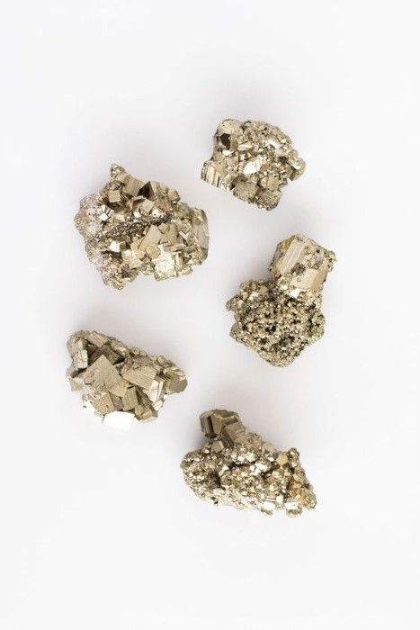 đá pyrite màu vàng phổ biến