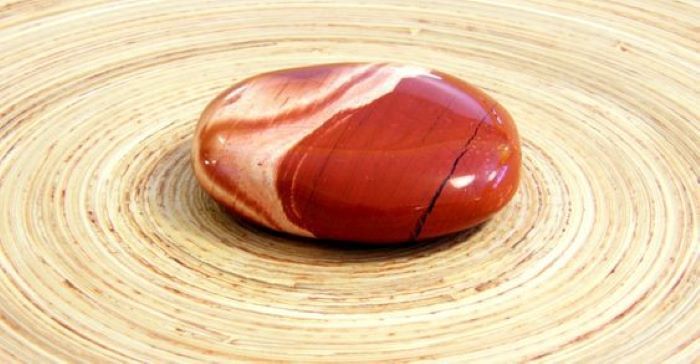 đá jasper đỏ hợp với cự giải